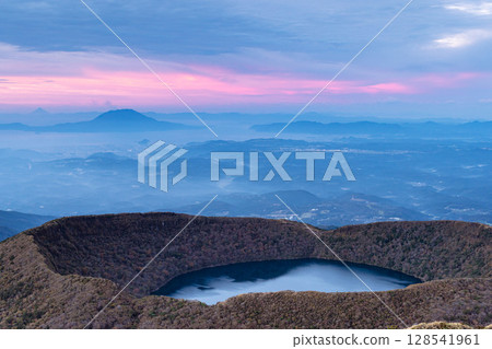 大波池、錦江灣、櫻島的日落 大波池、錦江灣、櫻島的日落 128541961