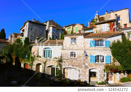 Saint-Paul-de-Vence village in southern France 128542272