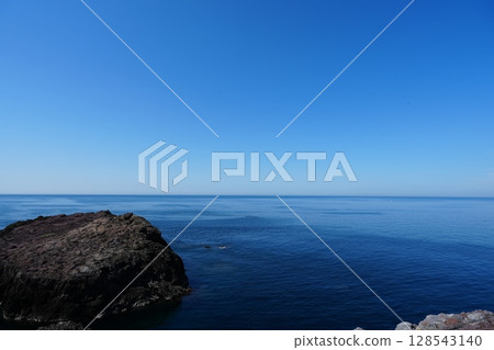 藍天和藍色的大海 藍天和藍色的大海 128543140