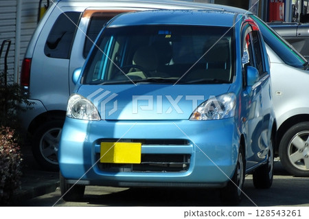 停車場裡排成一排的汽車(Honda Life 第 4 代) 停車場裡排成一排的汽車(Honda Life 第 4 代) 128543261