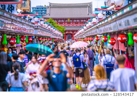 日本東京城市景觀入境旅遊持續進行...就像一個外國...淺草寺擠滿了外國遊客=7月17日 日本東京城市景觀入境旅遊持續進行...就像一個外國...淺草寺擠滿了外國遊客=7月17日 128543417