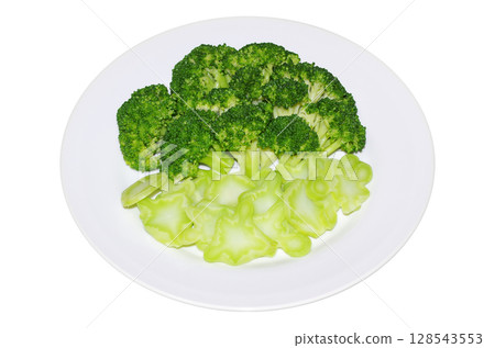 Fresh, beautiful green broccoli cut into bite-sized pieces and boiled, served on a plate (transparent background) Fresh, beautiful green broccoli cut into bite-sized pieces and boiled, served on a plate (transparent background) 128543553