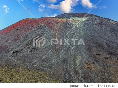Lava rocks and peak of Mount Ngauruhoe 128544038
