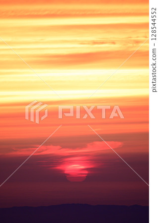 Beautiful sunset 128544552