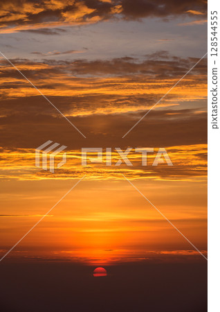 美麗的夕陽 128544555