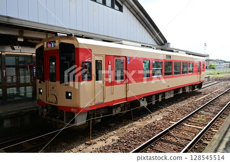 601列車停靠美濃田站（長良川鐵道） 128545514
