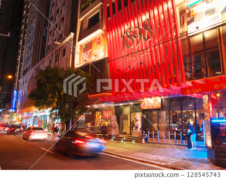 活力菲律賓-馬尼拉城市景觀中繁華的卡拉延街夜景(2025 年 6 月) 活力菲律賓-馬尼拉城市景觀中繁華的卡拉延街夜景(2025 年 6 月) 128545743