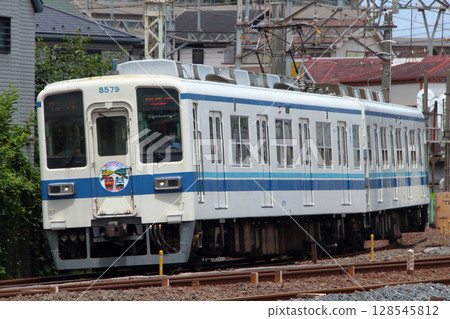 Tobu Daishi Line 8000 series train soon to be retired (one-man operation: Nishiarai ⇔ Daishi-mae) 128545812