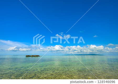 Okinawa, Taketomi Island: The clear, shallow waters and sky at Kondoi Beach Okinawa, Taketomi Island: The clear, shallow waters and sky at Kondoi Beach 128546096