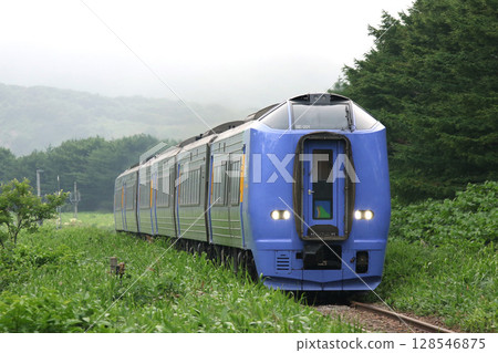 Limited Express Sarobetsu making the final sprint towards Wakkanai Limited Express Sarobetsu Soya Main Line Limited Express Sarobetsu making the final sprint towards Wakkanai Limited Express Sarobetsu Soya Main Line 128546875