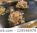 Hot iron plate: Dancing bonito flakes and fragrant okonomiyaki 128546978