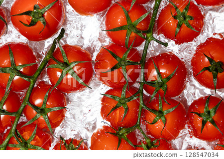 Top View of Vine Tomatoes in Water Splash. Top View of Vine Tomatoes in Water Splash. 128547034
