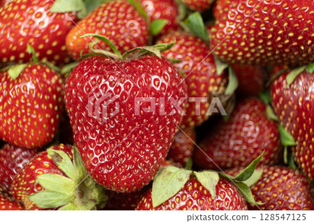 Fresh Ripe Strawberries. Summer Berry Background 128547125