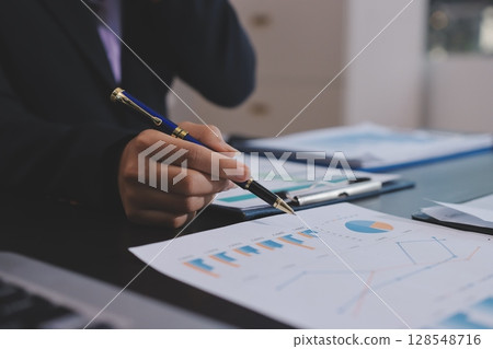 Team of business people working together in the meeting room office,teamwork background charts and graphs banner, double exposure successful teamwork,business planning concept. 128548716