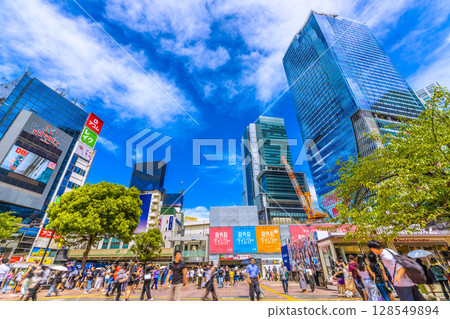 日本東京城市景觀：枯山水庭園拆除…澀谷忠犬八公像旁增設大片空間…入境旅遊持續進行…=7月17日 128549894