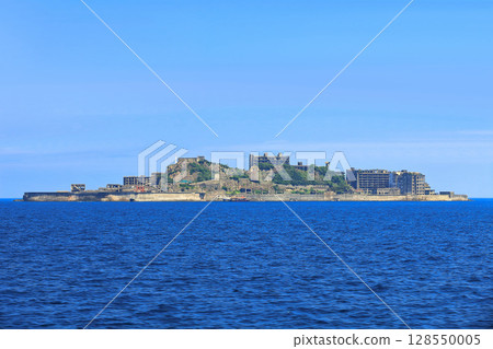 [Nagasaki Prefecture] Gunkanjima on a clear day (Hashima Island, an Industrial Revolution Heritage site) 128550005