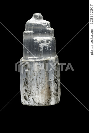 Macro mineral stone Selenite Gypsum on a black background 128552807
