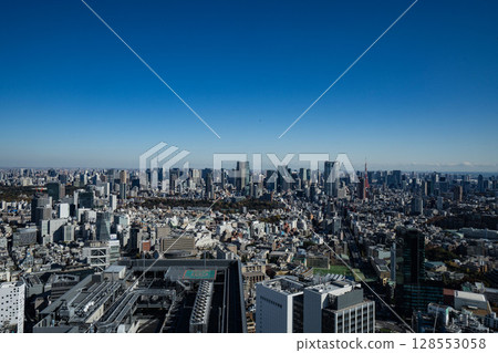 從澀谷 Scramble Square 觀景台俯瞰東京的景色。 128553058