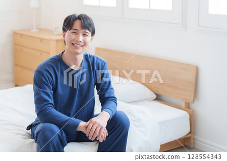 Men sitting on bed 128554343