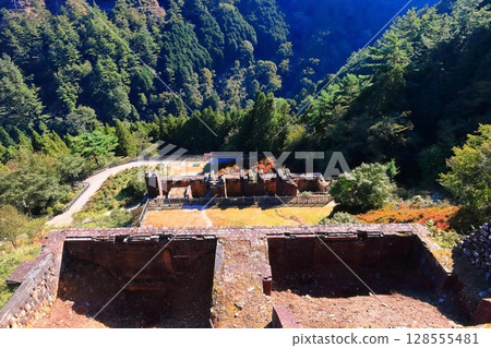 【愛媛郡】秋季黃葉滿山的別子銅山（戶平，東方的馬丘比丘） 128555481