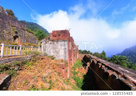 【愛媛郡】秋季黃葉滿山的別子銅山（戶平，東方的馬丘比丘） 128555485