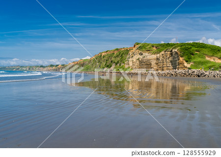 Chiba Prefecture: Byobugaura, summer blue sky 128555929