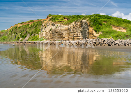Chiba Prefecture: Byobugaura, summer blue sky 128555930