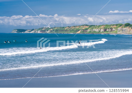 Chiba Prefecture: Byobugaura, summer blue sky 128555994