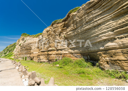 Chiba Prefecture: Byobugaura, summer blue sky Chiba Prefecture: Byobugaura, summer blue sky 128556038