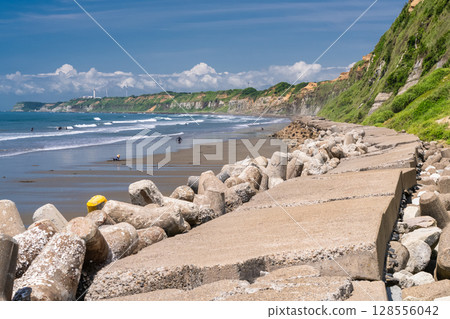 Chiba Prefecture: Byobugaura, summer blue sky 128556042