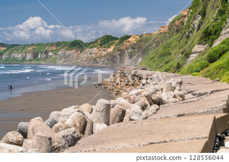 Chiba Prefecture: Byobugaura, summer blue sky 128556044