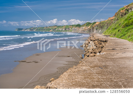 Chiba Prefecture: Byobugaura, summer blue sky 128556050