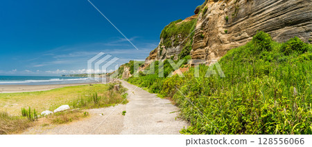 Chiba Prefecture: Byobugaura, summer blue sky 128556066