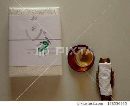 盂蘭盆節:供品、茶、手巾 盂蘭盆節:供品、茶、手巾 128556555