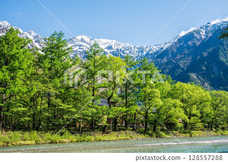 A spectacular view of Kamikochi: "Hotaka mountain range seen from the promenade along the Azusa River in the season of fresh greenery" A spectacular view of Kamikochi: "Hotaka mountain range seen from the promenade along the Azusa River in the season of fresh greenery" 128557288