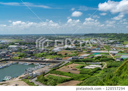 千葉縣飯岡岬的景色和藍色的夏日天空 千葉縣飯岡岬的景色和藍色的夏日天空 128557294