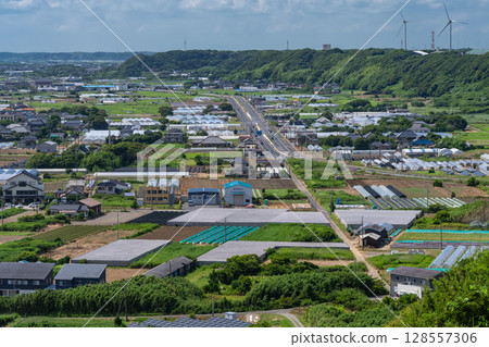 View of Cape Iioka, Chiba Prefecture, and the blue summer sky 128557306