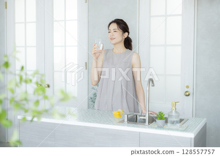 Middle-aged women who are concerned about their skin Middle-aged women who are concerned about their skin 128557757