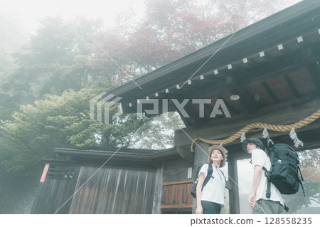 日式旅店 夫婦 情侶 128558235