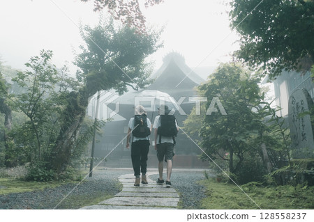 ryokan, japanese inn, heterosexual couple 128558237