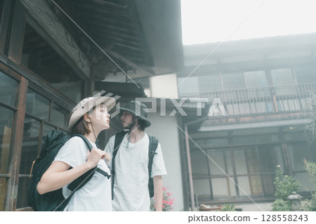 ryokan, japanese inn, heterosexual couple 128558243
