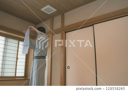 ryokan, japanese inn, yukata 128558265