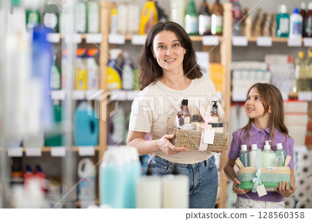 Mom and child will choose a gift set in the store Mom and child will choose a gift set in the store 128560358