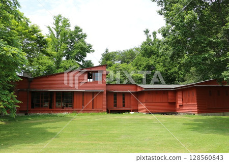 A summer house located in Karuizawa Taliesin on the shores of Lake Shiozawa A summer house located in Karuizawa Taliesin on the shores of Lake Shiozawa 128560843