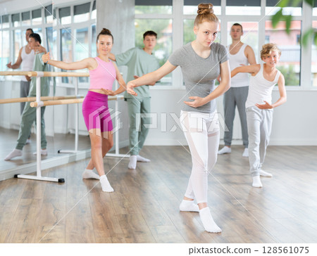 Teenage girl practicing ballet positions in dance studio 128561075