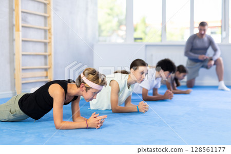 Group of children doing abdominal exercises 128561177