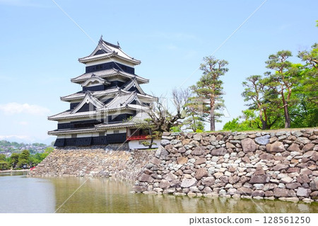 View of Matsumoto Castle's castle tower, stone walls and moat 128561250