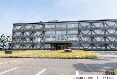 Niigata City, Niigata Prefecture Niigata District Court / Niigata Family Court / Niigata Prosecutor's Review Board 128561499