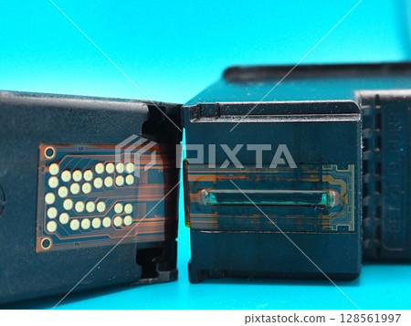 印字頭相對的照片 128561997