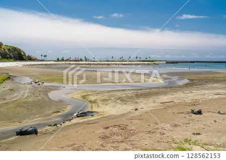 <Chiba Prefecture> Choshi Marina Beach and Summer Sky 128562153